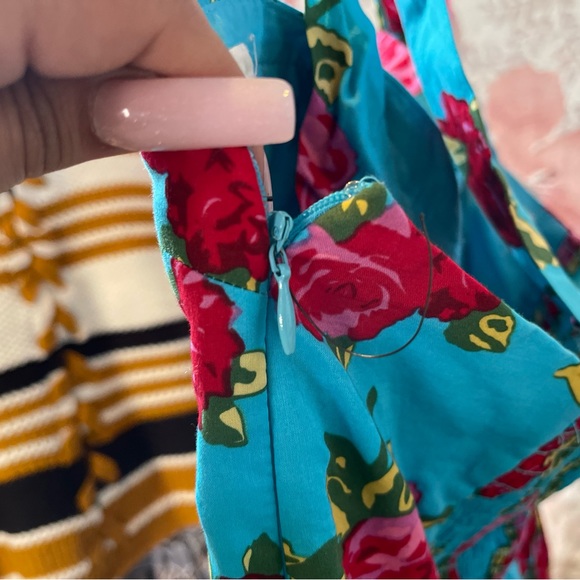 Brand; Betsey Johnson. Floral dress. Size: 4. - Picture 3 of 7